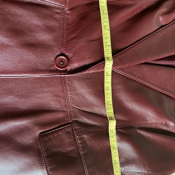 Real Leather blazer size 8P gently used few times( skirt is not included) - Picture 5 of 7